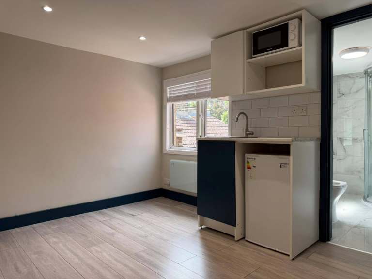 Self-contained studio flat in Catford / Hither Green - DSS Considered