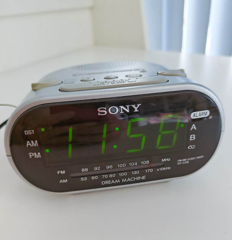 Sony ICF-C318 Alarm Clock Radio Dream Machine FM/AM Silver Tested Working