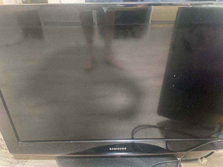 Samsung Flat Screen TV – Good Condition