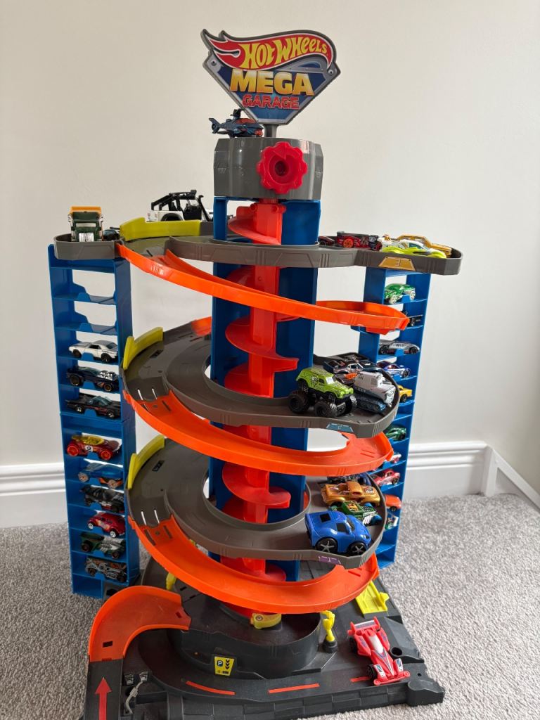Hot Wheels City Mega Garage Playset