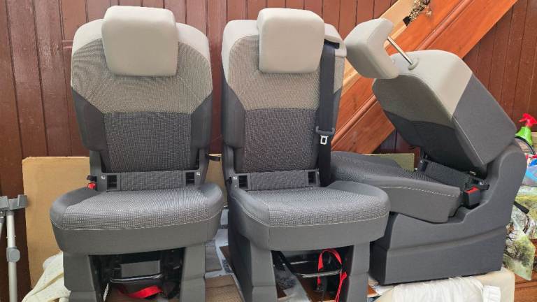 Wolksvagen multivan rear 3 seats 