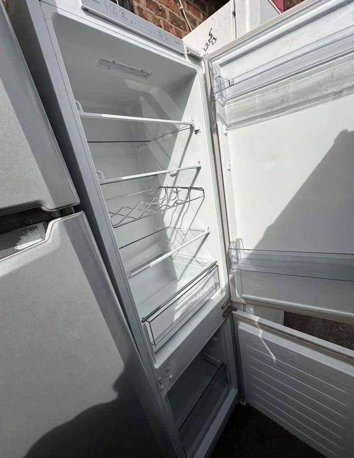 Fridge Freezer – White – Excellent Condition – £120