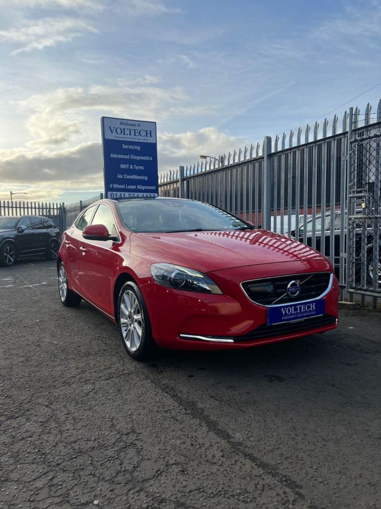Volvo V40 D2 Se Nav- 10k Of Extras! - Self Parking - Pan Roof - Ulez - 33k Miles -
