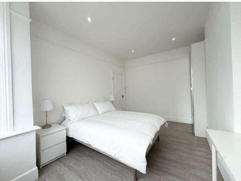 Room to Rent in Clifton Avenue Wembley HA9 6BW - All Bills included, share house with 2 people