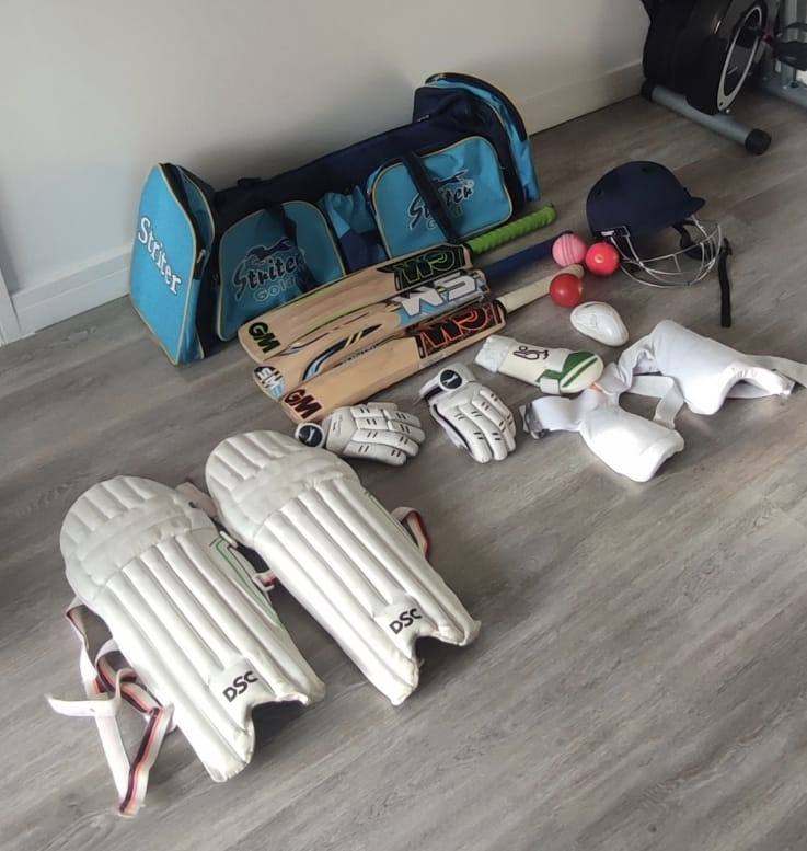 Cricket kit for kids (6 to 12 yr old range size cricket kit)
