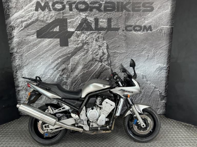 YAMAHA FZS1000 FZS 1000 FAZER 2004