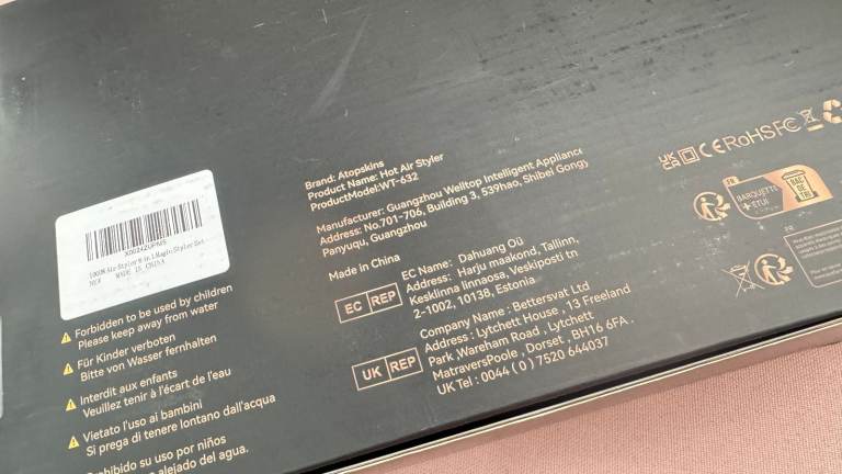 6 in 1 Multi-functional styling hair dryer.