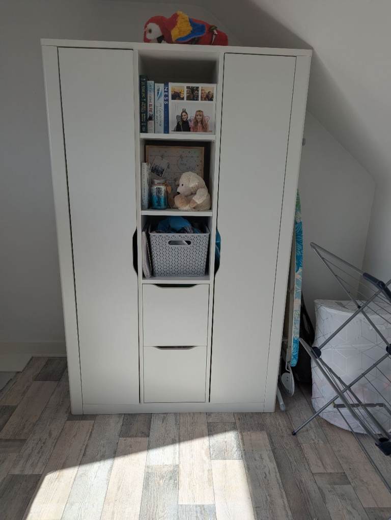 child's bedroom wardrobe 