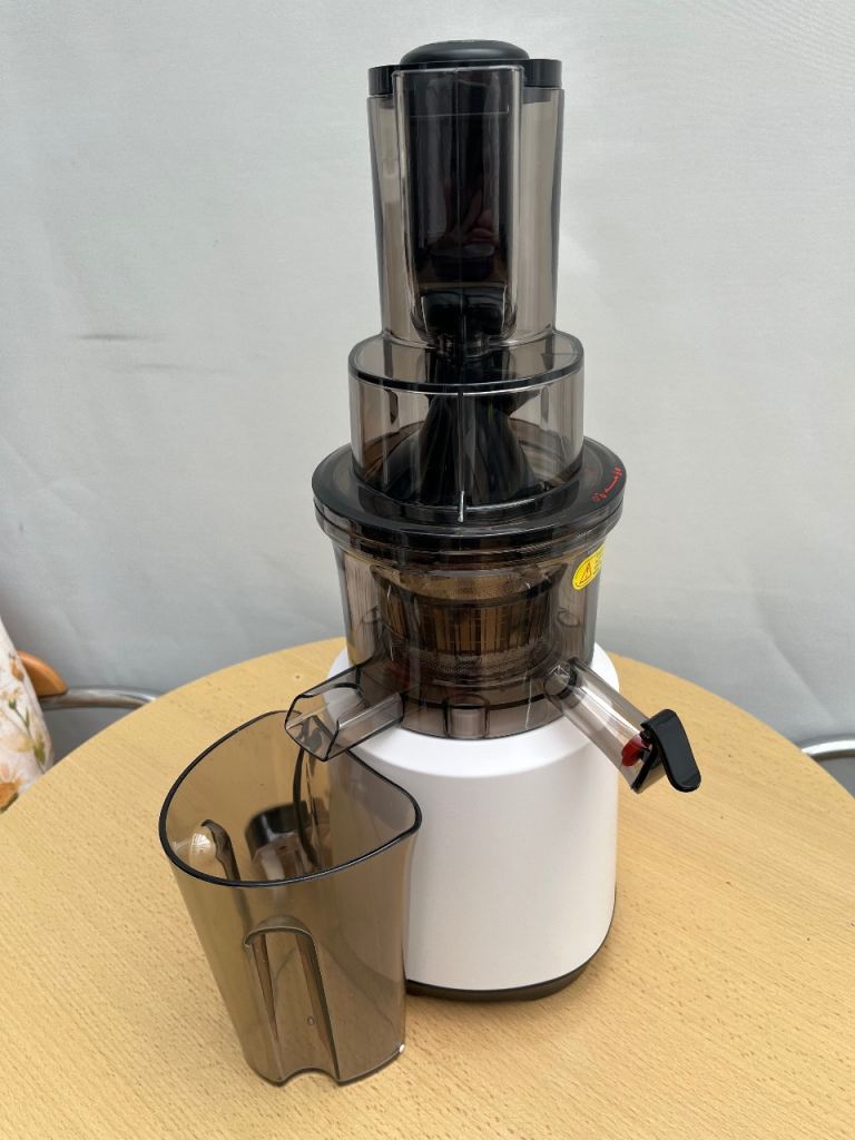 Brand new wide mouth White and Black Masticating Juicer
