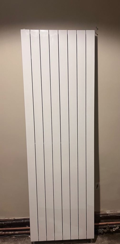 Vertical single panel radiator 