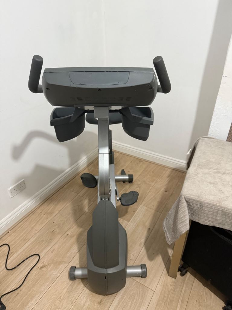 Life Fitness Gym Cycle