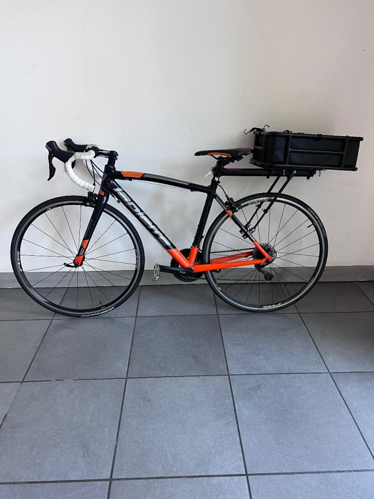 Lapierre Road Bike + Rear Mounted Rack & Basket + Rechargeable Front & Rear Lights