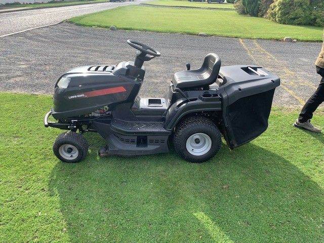 LAWNKING RIDE ON MOWER MP84