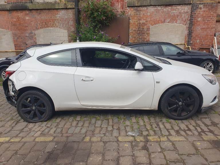***BREAKING *** Vauxhall Astra GTC