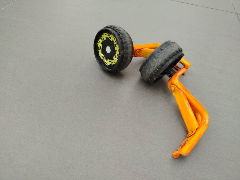 Side wheels for a childrens bike