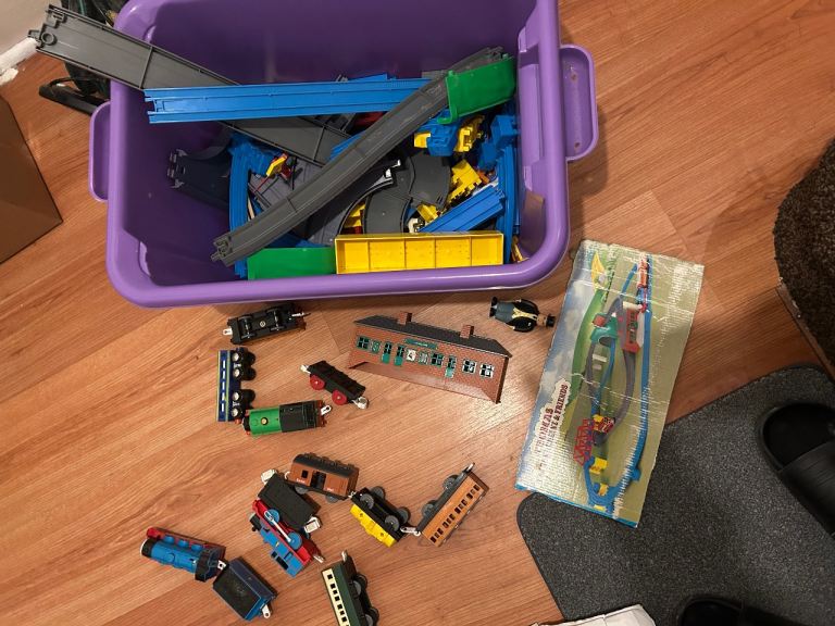 Tomy Thomas the tank engine set with motorized trains