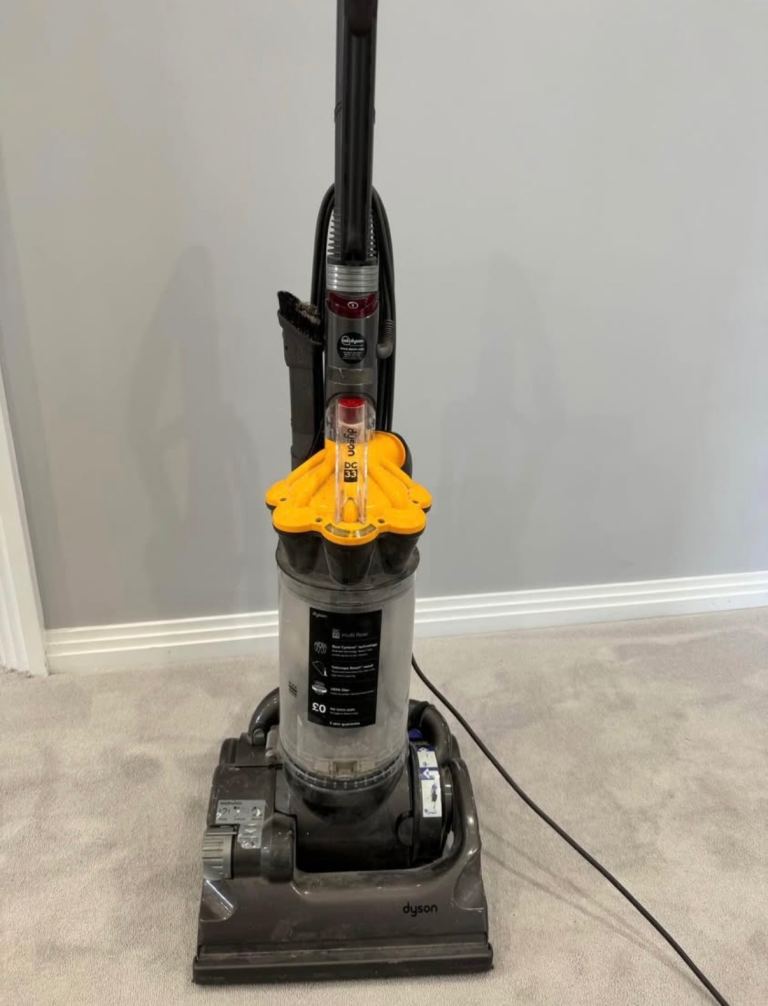 Dyson DC33 vacuum cleaner hoover 