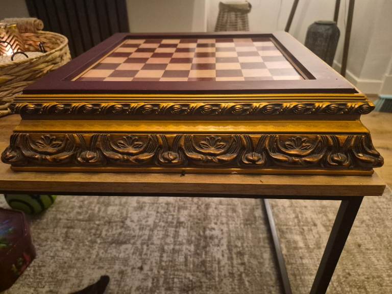 Chess set ( robin hood )