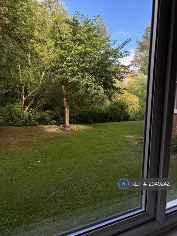 2 bedroom flat in Riverside Close, Kings Langley, WD4 (2 bed) (#2949242)