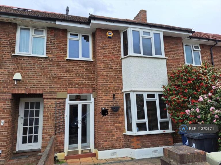 3 bedroom house in St. Andrews Road, London, W3 (3 bed) (#2708711)