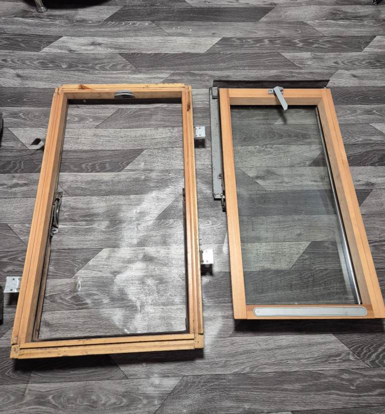 Wooden Framed Windows with Flashing Kit – Good Condition