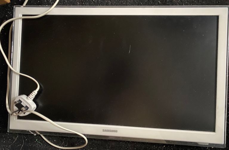 23” Samsung Smart TV