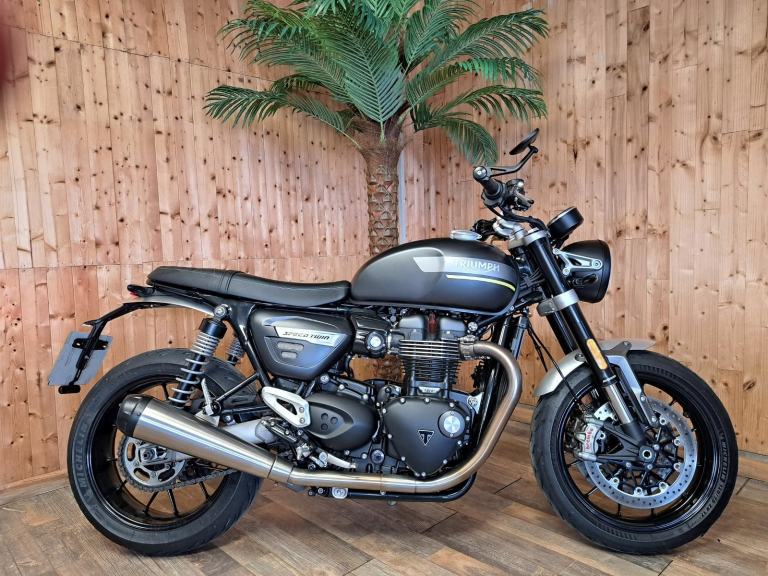 TRIUMPH SPEED TWIN 1200 - 2022 - 4975 MILES - LOVELY CONDITION *SOLD*