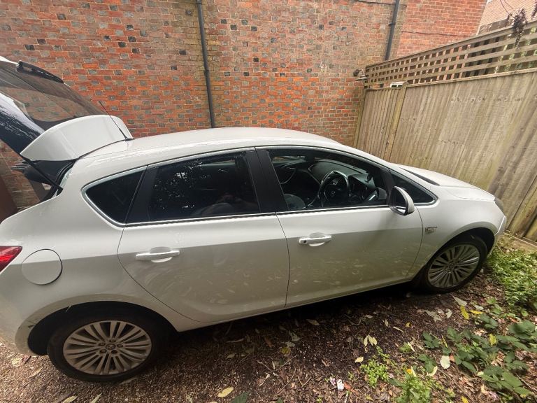 Vauxhall, ASTRA, Hatchback, 2015, Manual, 1398 (cc), 5 doors