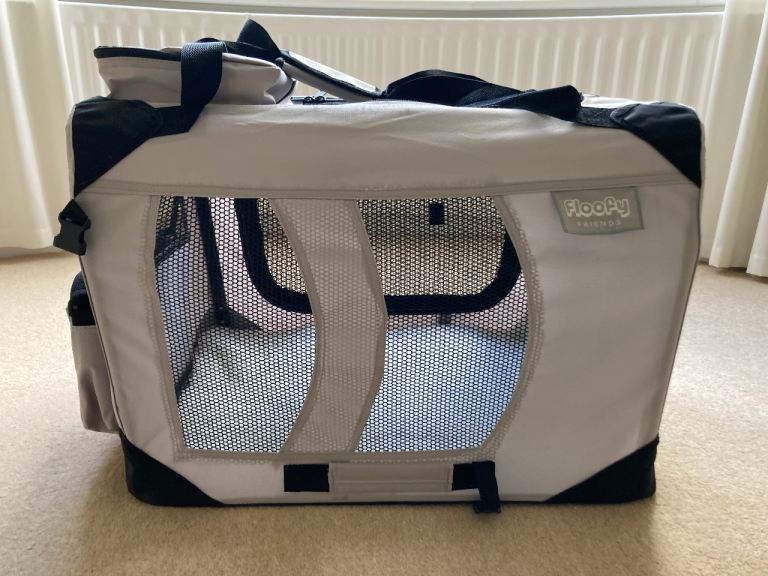 Pet Carry Case. Excellent Condition.