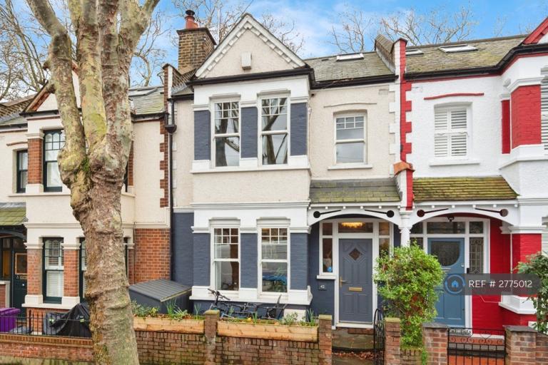 4 bedroom house in Ridgdale Street, London, E3 (4 bed) (#2775012)
