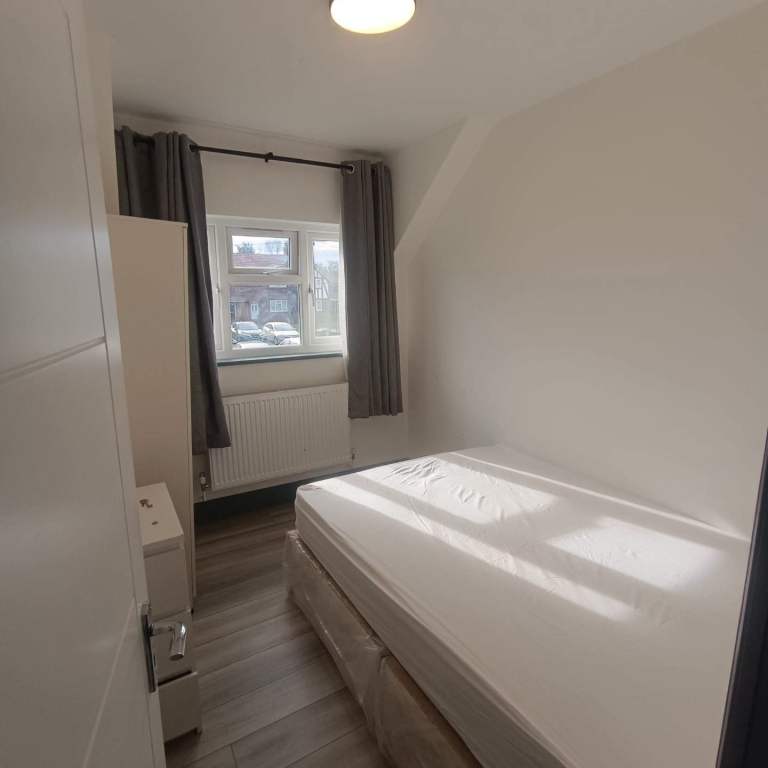 Room for rent at Elhtam palace road 