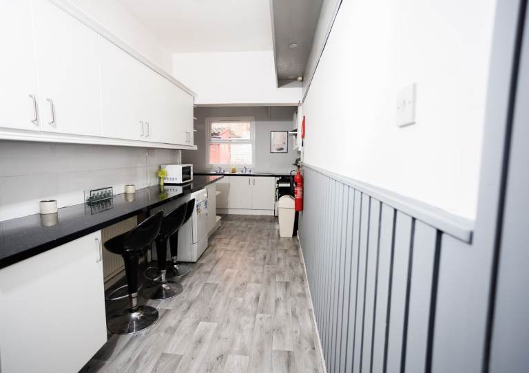 🏡Large Double Rooms + Garden • Bills Inc • LE2