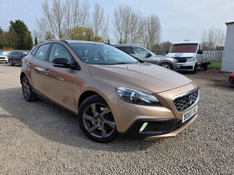 2015 Volvo V40 Cross Country 2.0 D2 Lux Euro 6 (s/s) 5dr HATCHBACK Diesel Manual