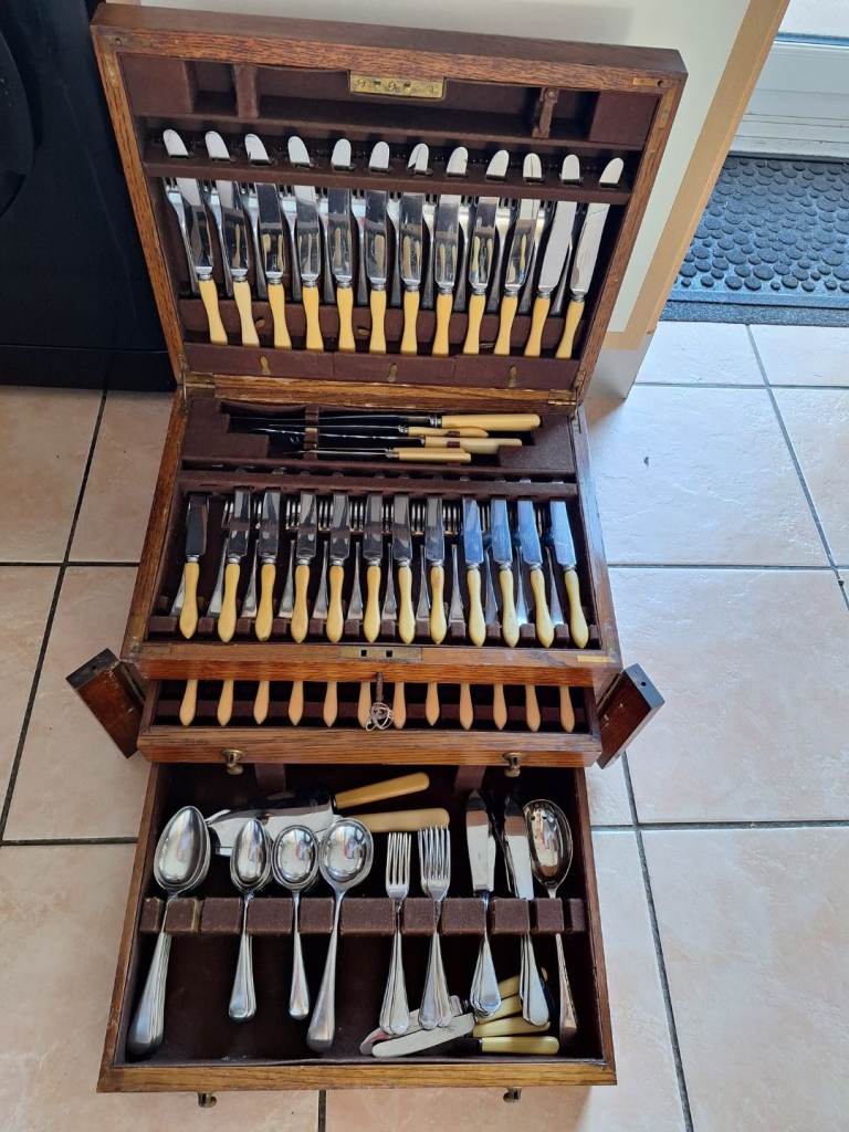 Boxed canteen Sheffield cutlery 