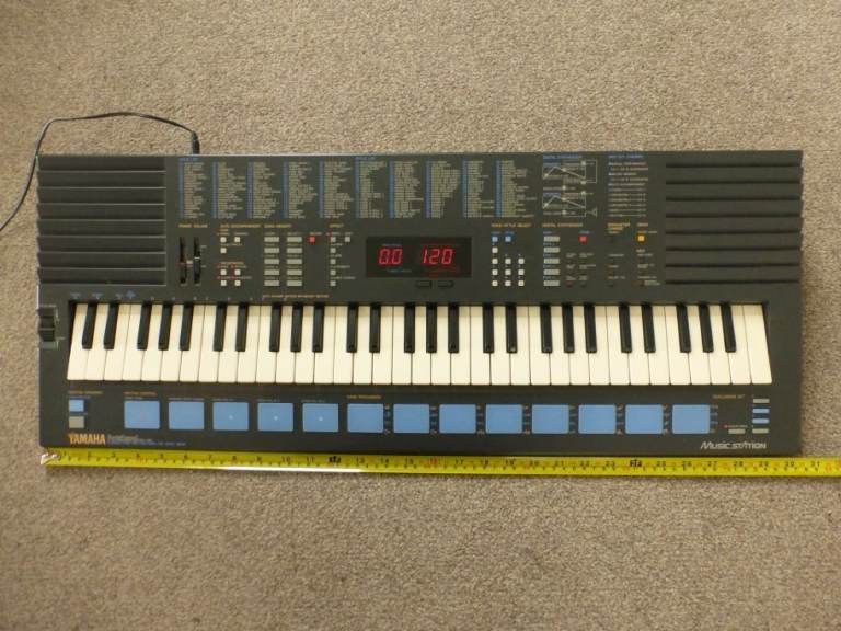 Yamaha Portasound PSS-680 keyboard