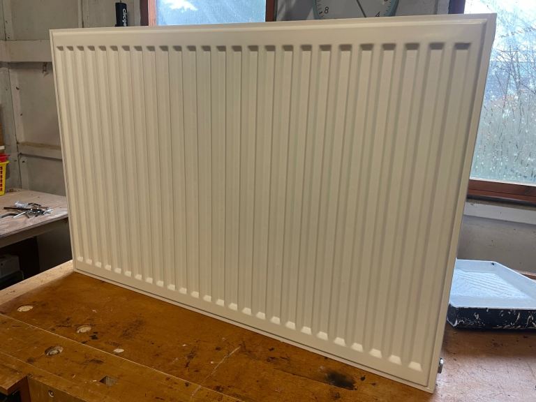 600x900mm DC Henrad Radiator.