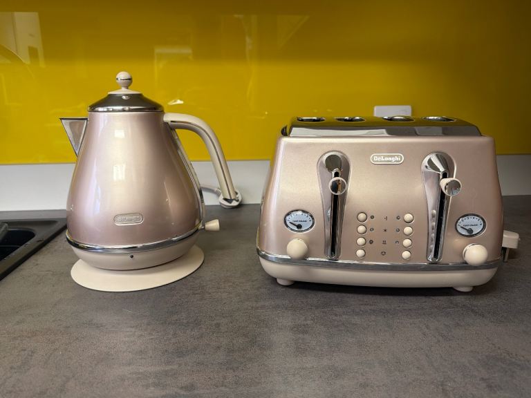 DeLonghi Icona Vintage Kettle and Toaster Set