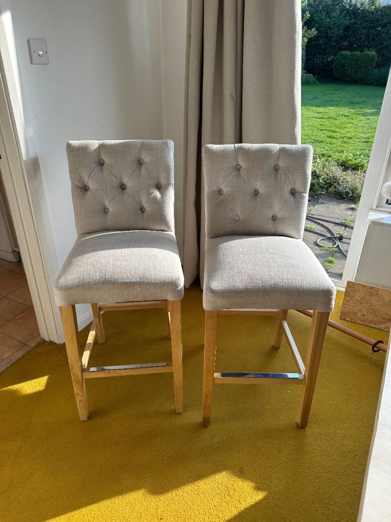 2x Dunelm bar stools 