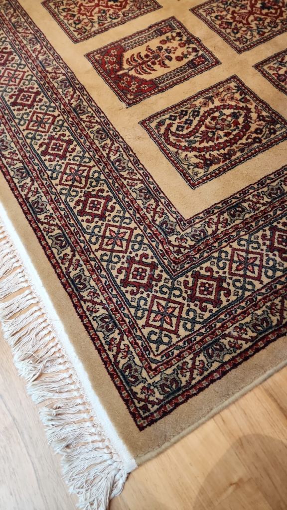 2 pieces handmade carpet, store price £700, selling both £260, pet free home, less than 6 months old
