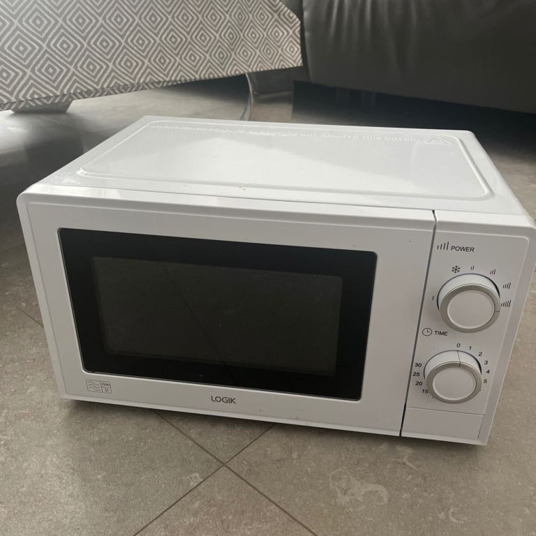 LOGIK microwave LOGIK LMW24 Compact Solo Microwave - White  Product code: 393735 From Curry’s