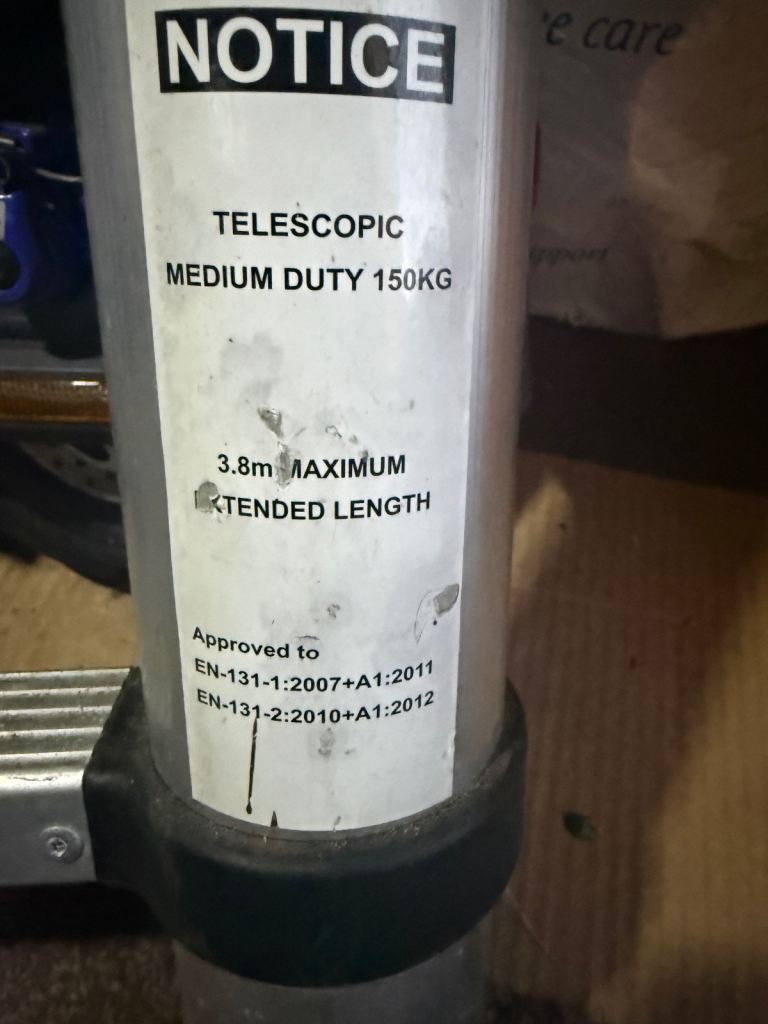 Extendable ladders 3.8mtr