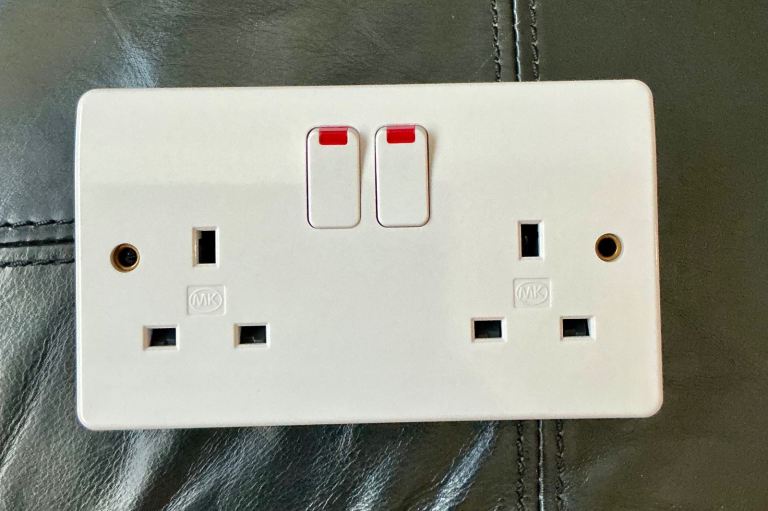 MK 2 Gang 13 Amp Socket with NEON Indicators: K2647 WHI