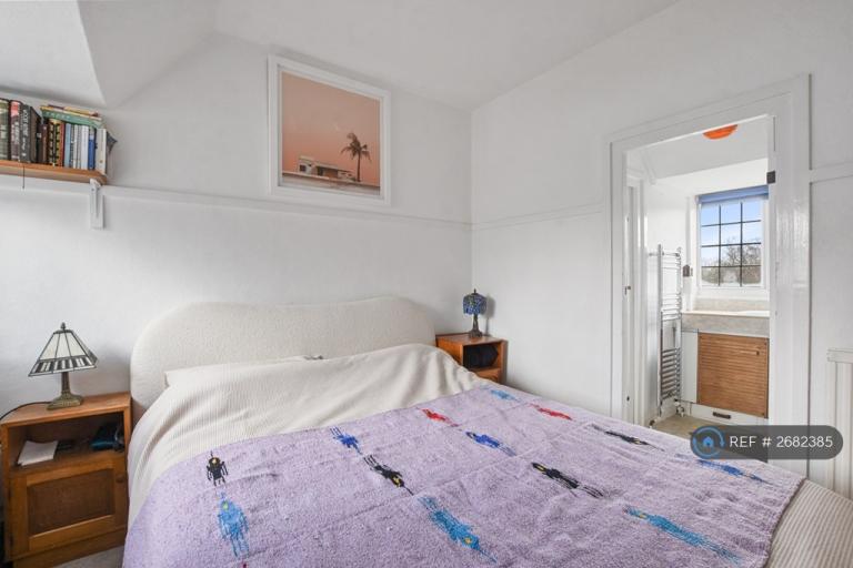 1 bedroom flat in Waterlow Court, London, NW11 (1 bed) (#2682385)