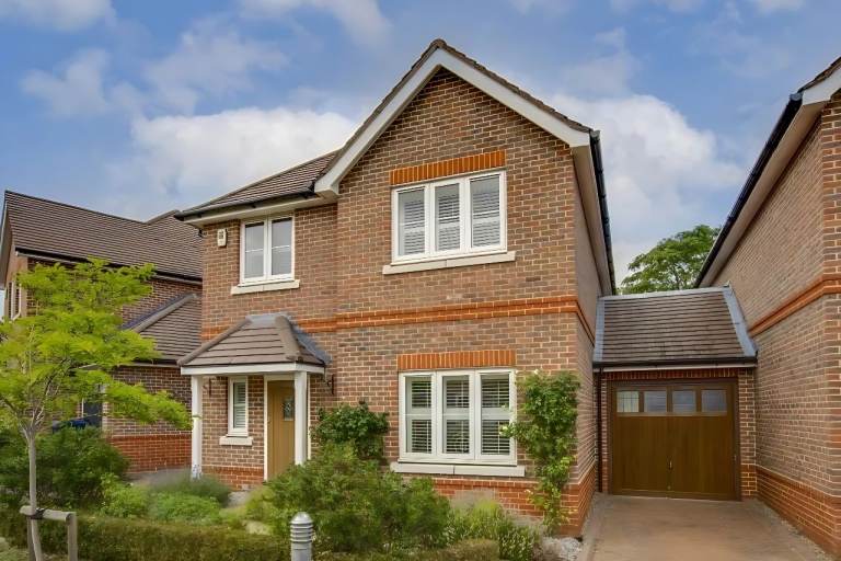 Spacious 4 Bedroom Detached House | Farmers Place, Gerrards Cross | in ...