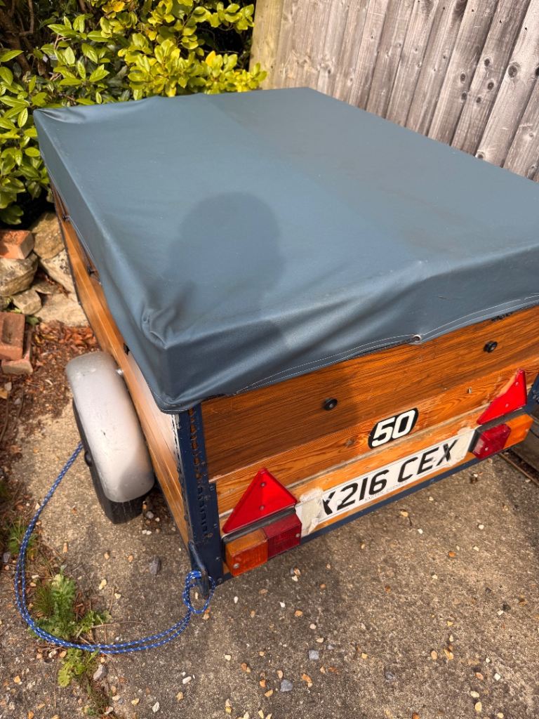 Trailer with electric hook up 