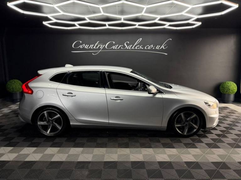 2015 Volvo V40 2.0 T2 R-Design Euro 6 (s/s) 5dr Hatchback Petrol Manual