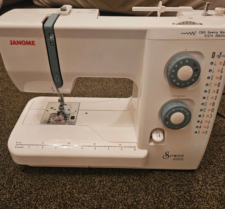Sewing machine  like brand new 