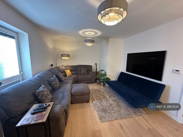 2 bedroom flat in Arla Place, Ruislip, HA4 (2 bed) (#2867830)