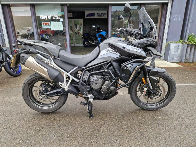 TRIUMPH TIGER 900 GT IN BLACK