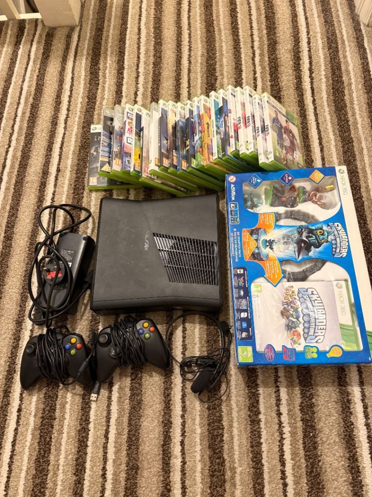 Xbox 360 - 21 games included 